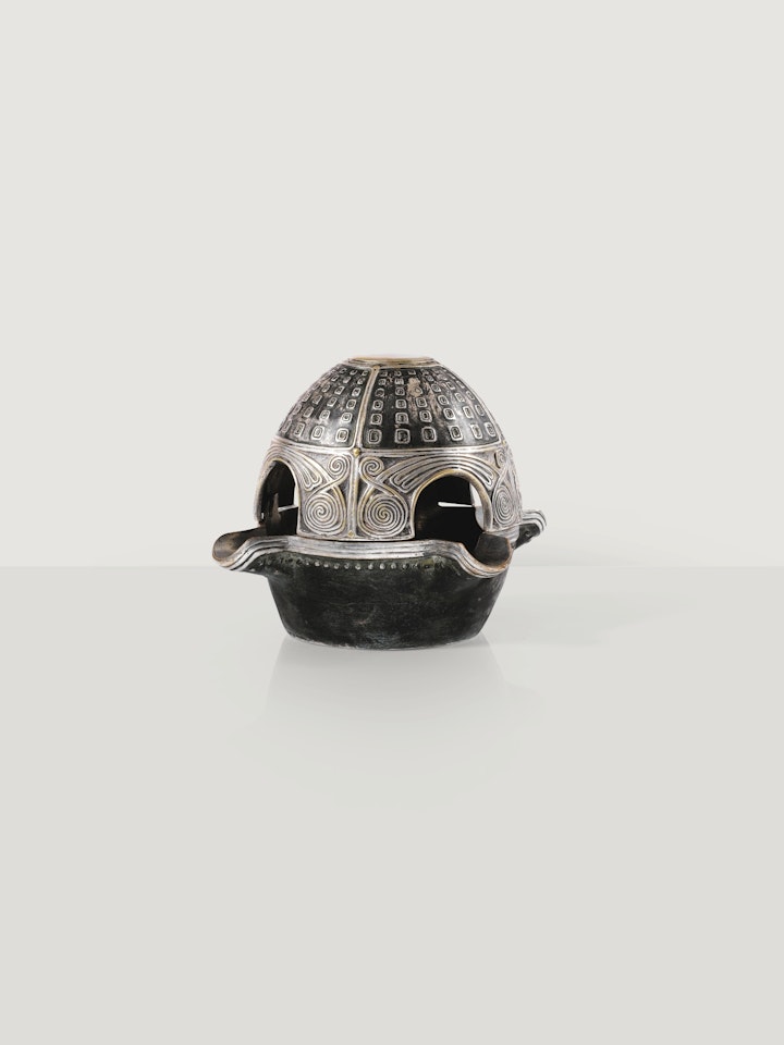 ASHTRAY by Gustav Gurschner