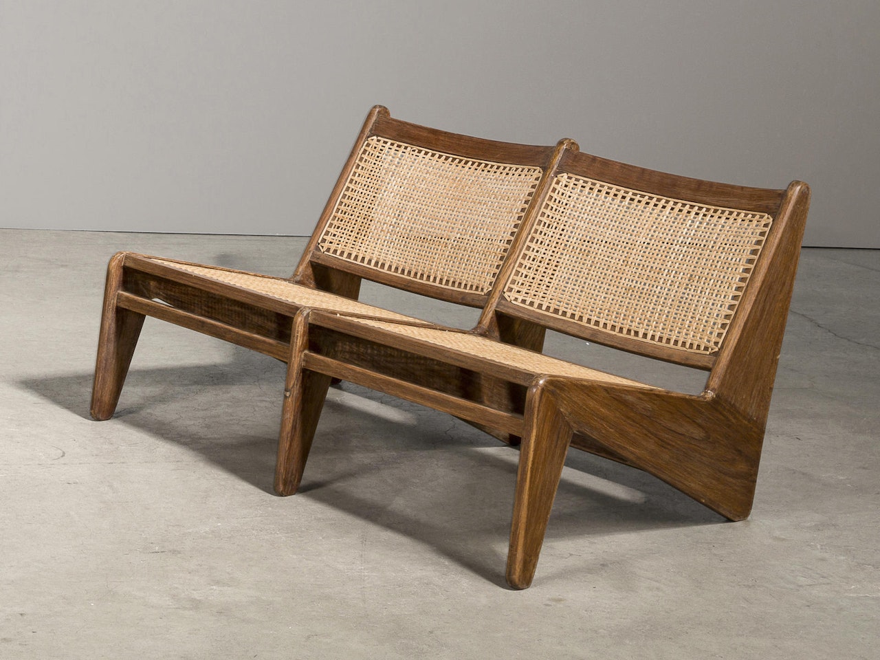 Kangourou settee by Pierre Jeanneret