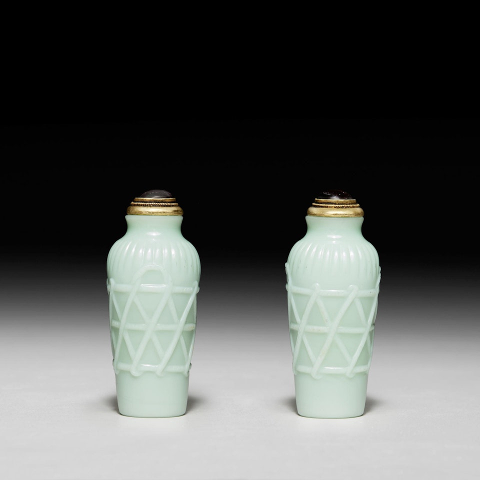 A turquoise glass 'wine jar' snuff bottle by Anonymous
