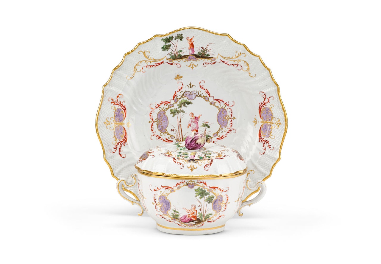 A Doccia circular two-handled tureen cover and stand by Anonymous
