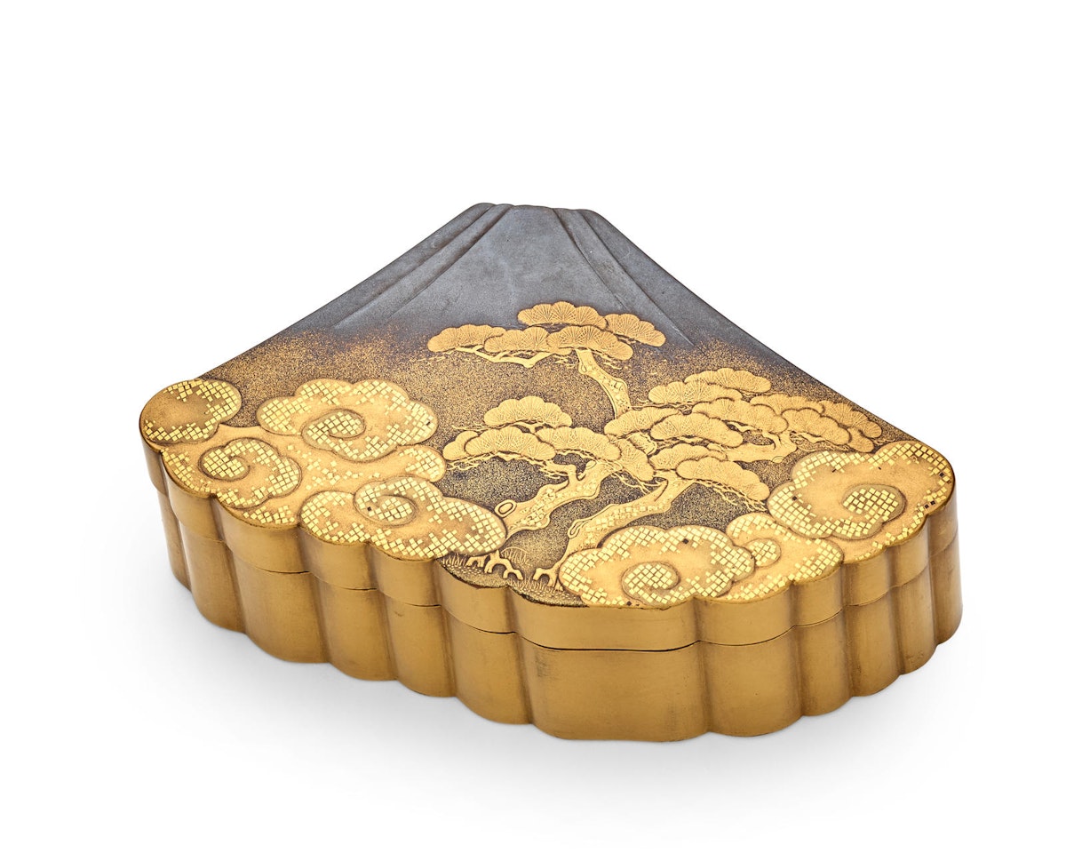 A small lacquer box and cover by Anonymous