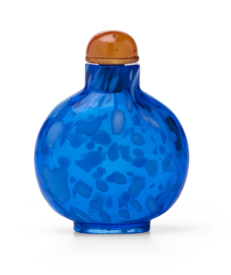 A WHITE-MOTTLED TRANSPARANT BLUE GLASS SNUFF BOTTLE by Anonymous