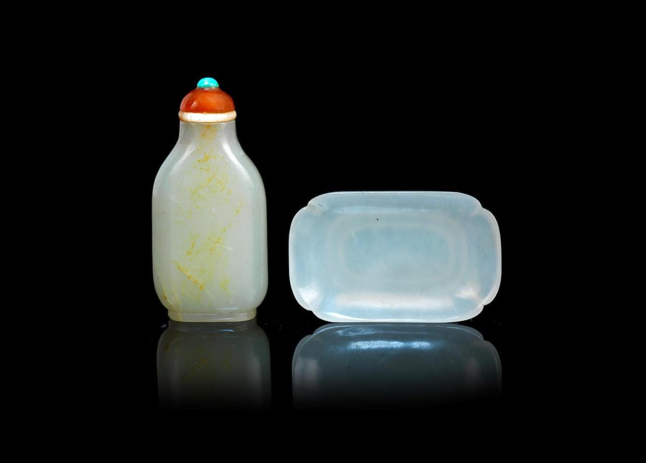 A pale celadon jade miniature snuff bottle and a white jade snuff dish by Anonymous