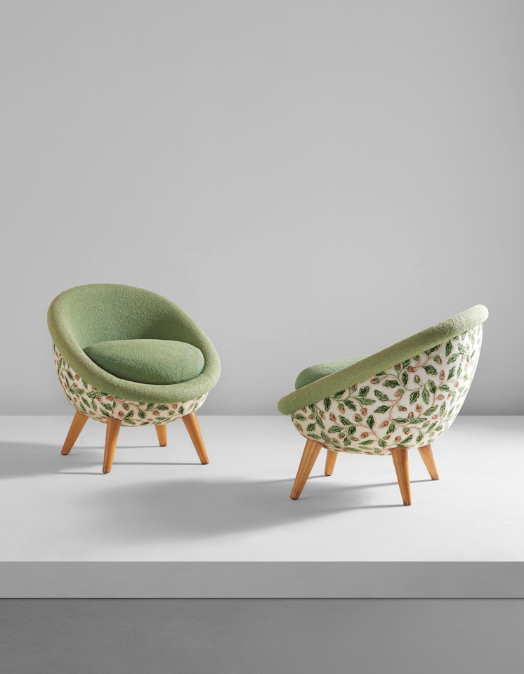 Pair of low “Œuf” chairs by Jean Royere