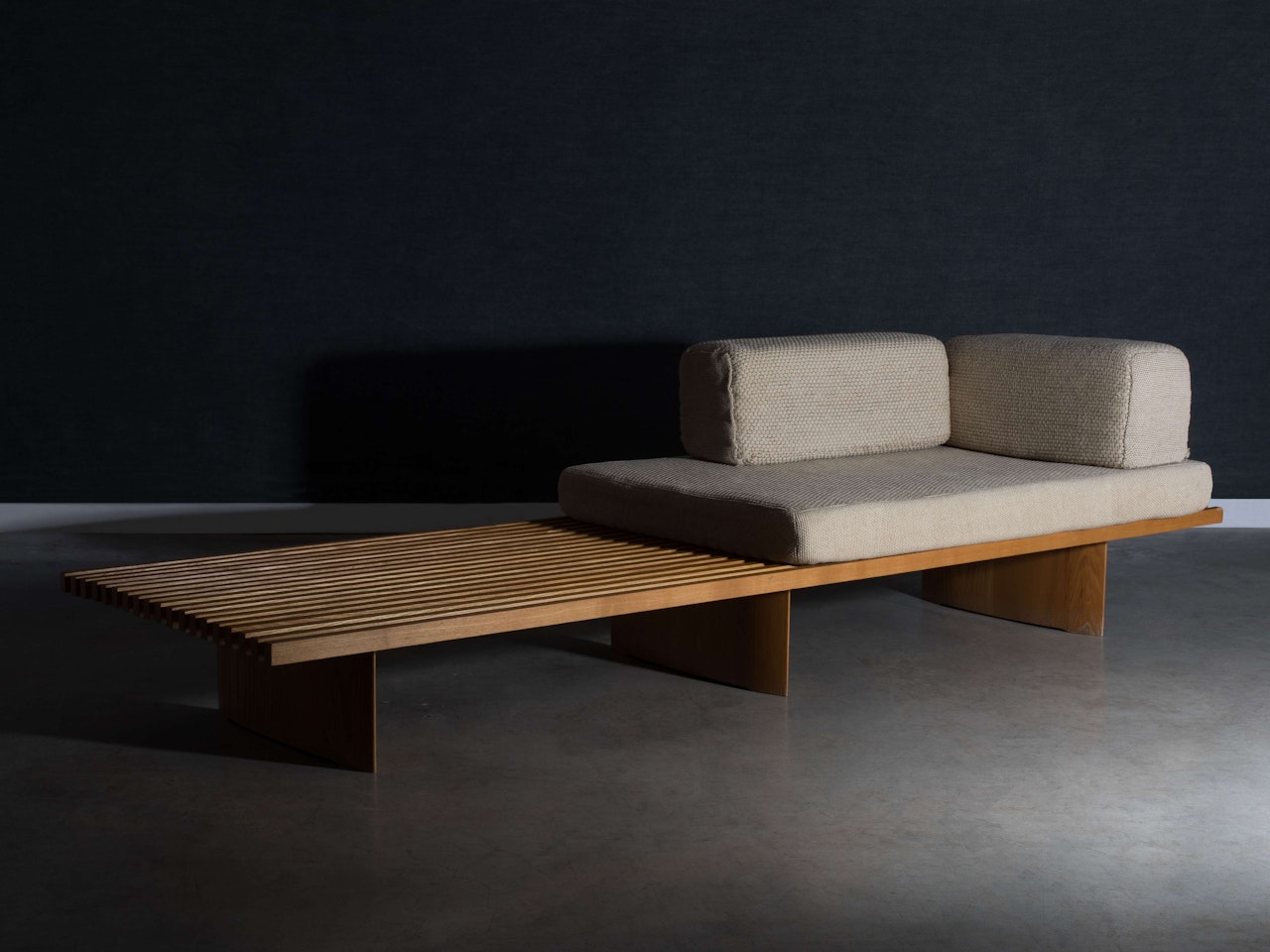 Importante banquette dite "Tokyo" by Charlotte Perriand