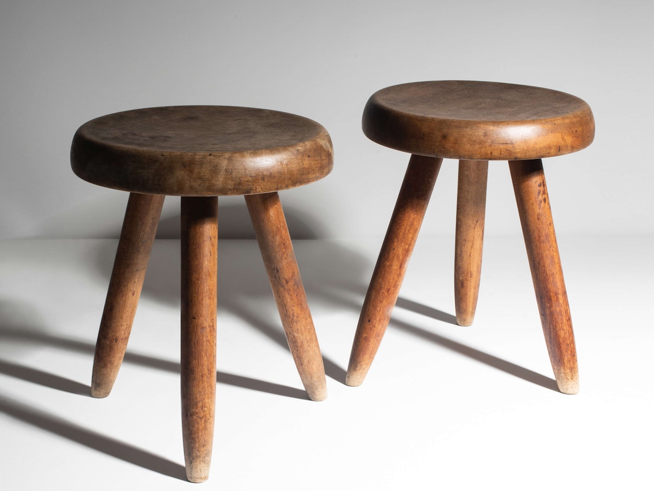 Paire de tabourets hauts dits "Berger" by Charlotte Perriand