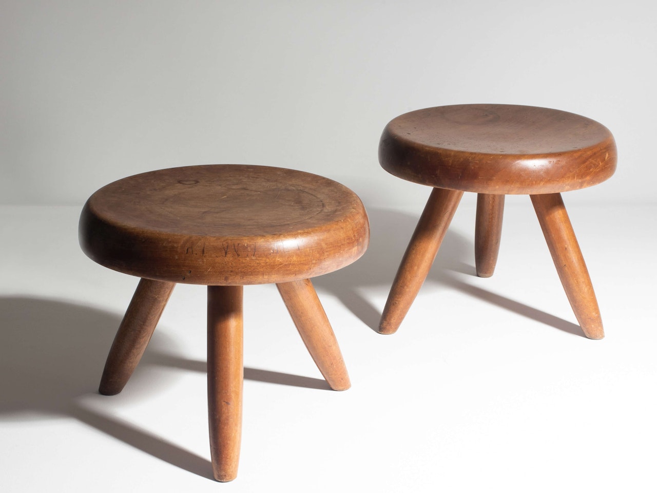 Paire de tabourets bas dits "Berger" by Charlotte Perriand