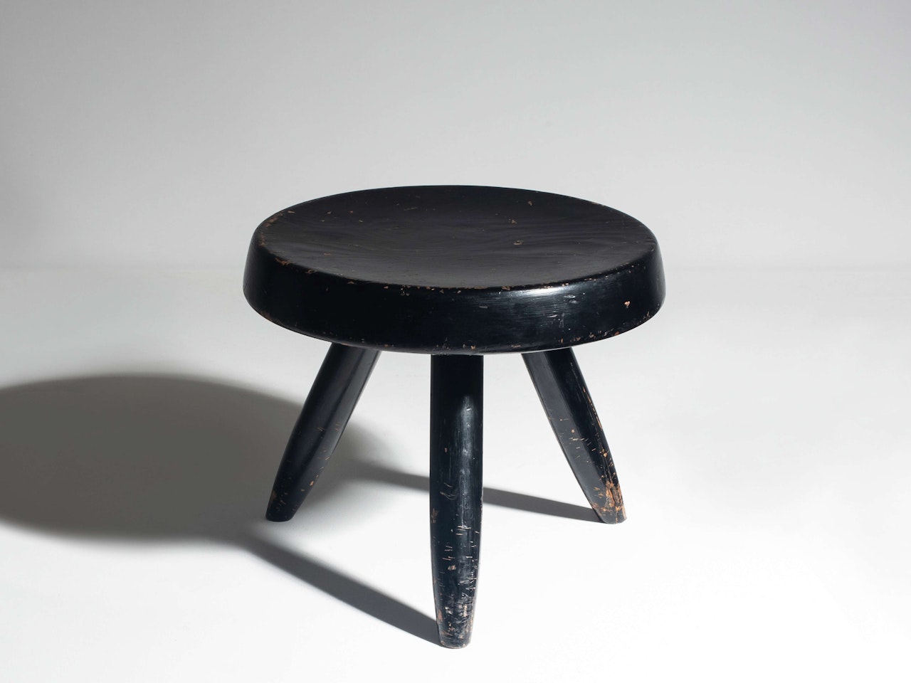 Tabouret bas dit "Berger" by Charlotte Perriand