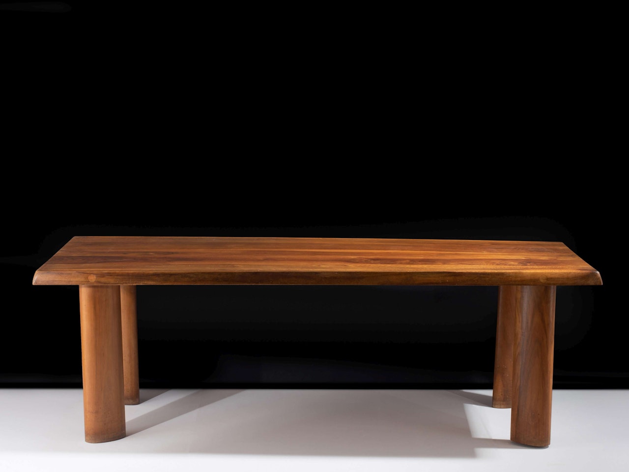Table à gorge dite "8 couverts" - Création 1953 by Charlotte Perriand
