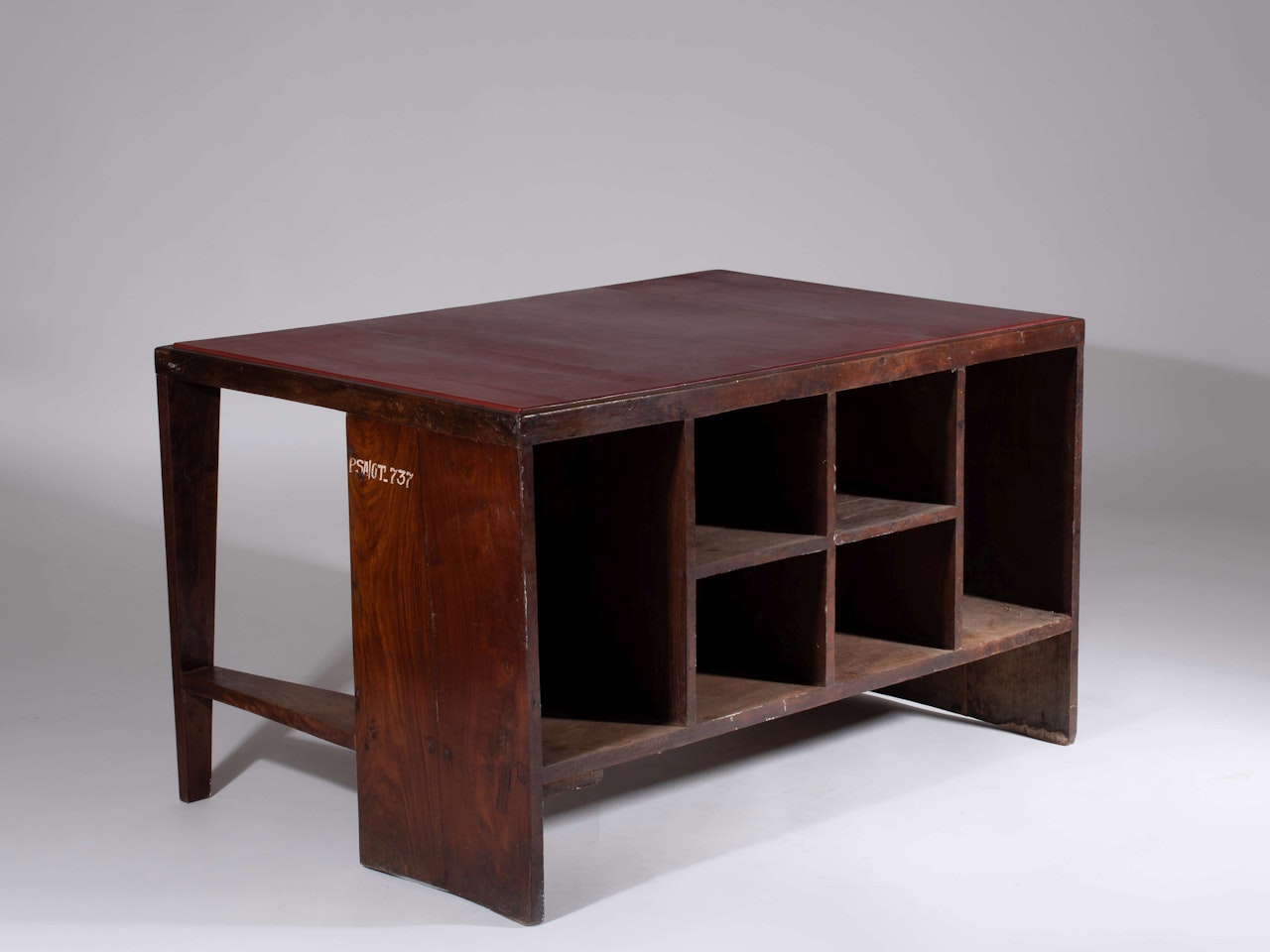 Bureau-bibliothèque dit "Office Table" by Pierre Jeanneret