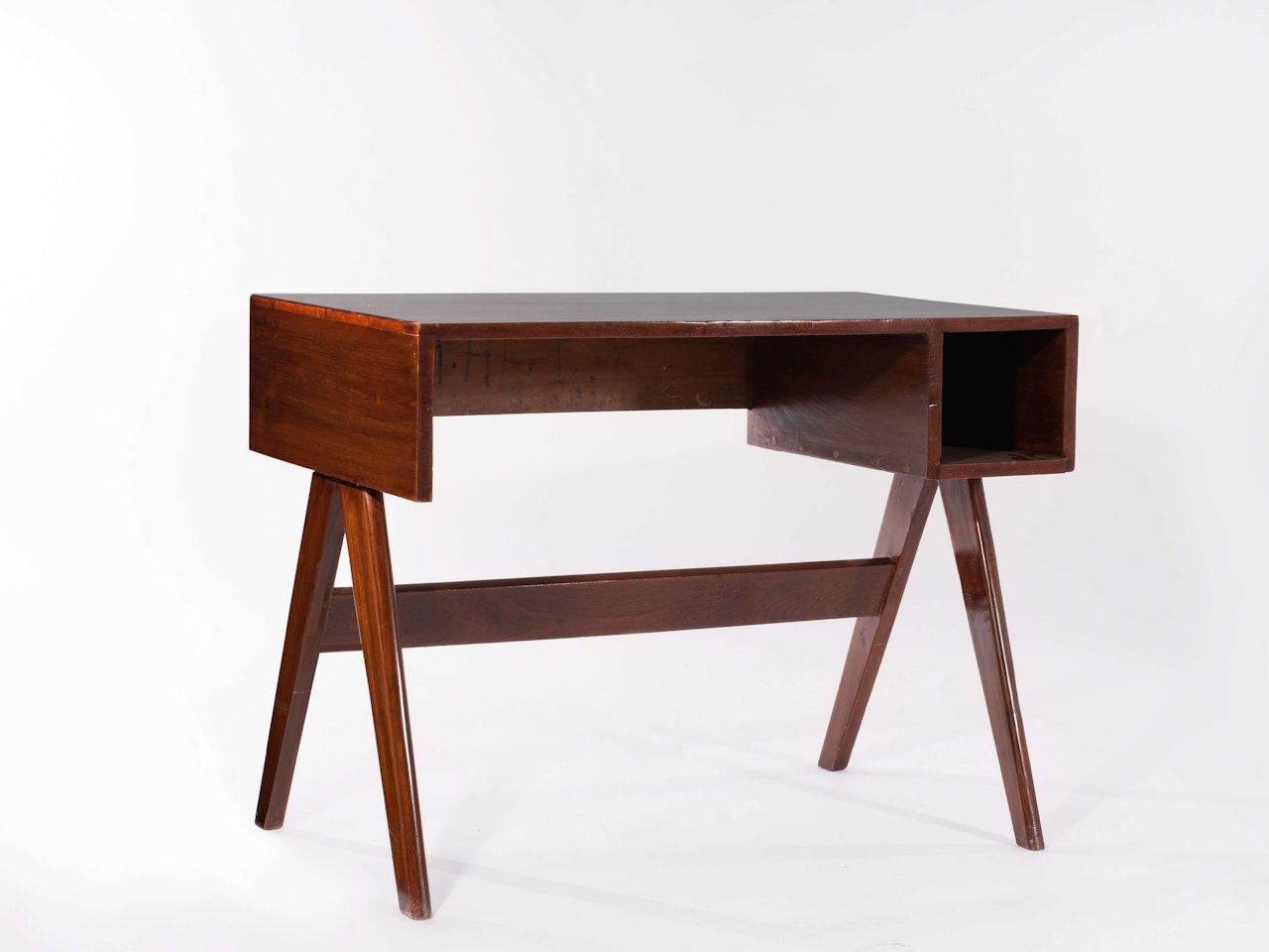 Bureau d'étudiant by Pierre Jeanneret