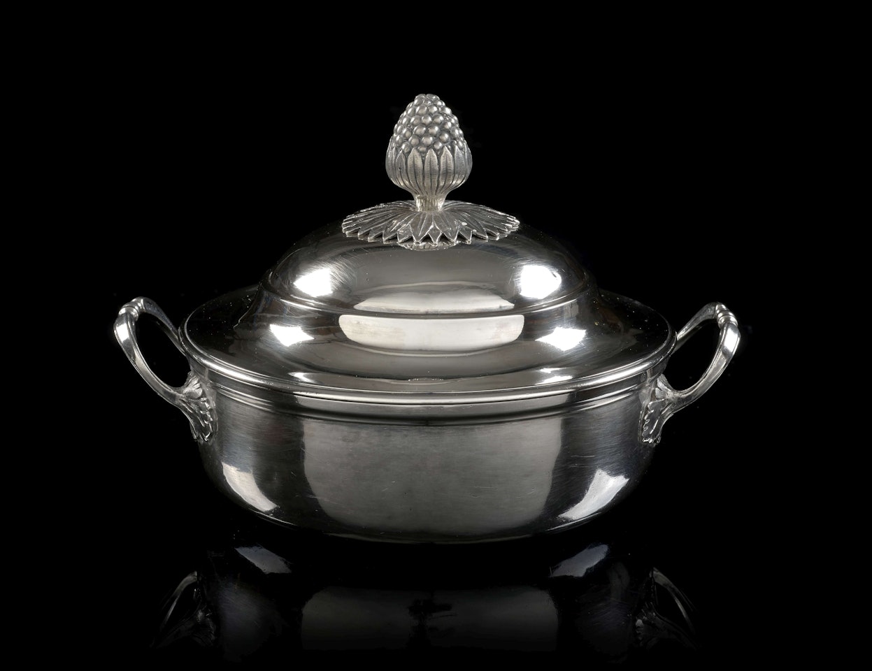 BOUILLON COUVERT EN ARGENT Poinçon du Maître orfèvre Jean-Nicolas Boulanger, Paris 1788-1789 by Anonymous