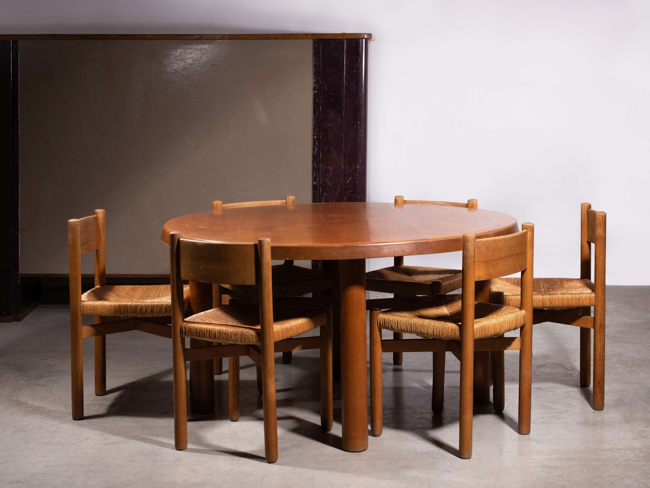 Table de salle à manger by Charlotte Perriand