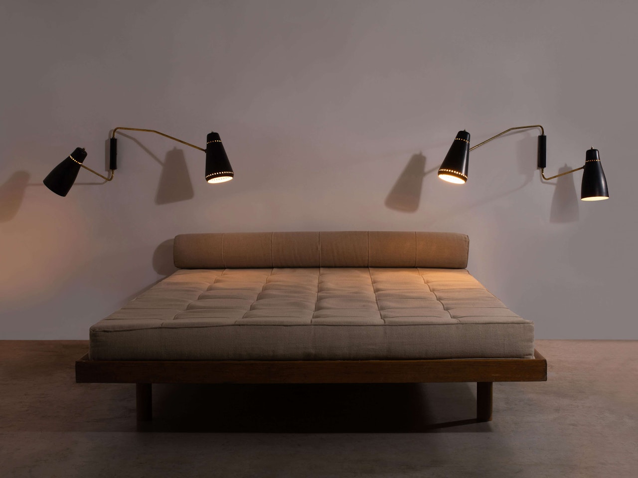 Lit de repos double dit «Pavillon du Brésil» by Charlotte Perriand