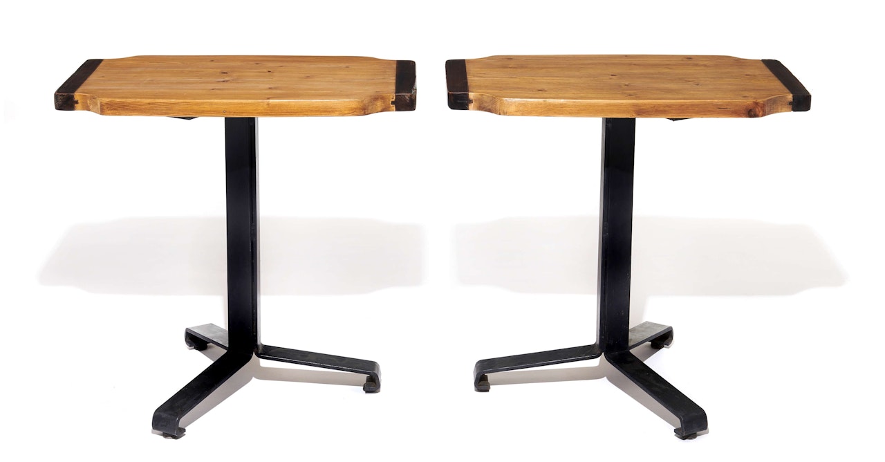 Paire de tables d'appoint dites "Les Arcs" by Charlotte Perriand