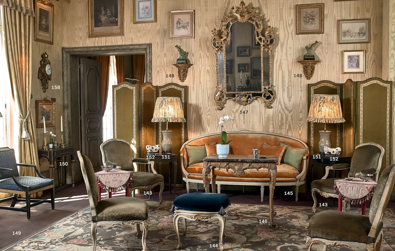 PAIRE DE CONSOLES D'APPLIQUE DE STYLE LOUIS XV by Anonymous