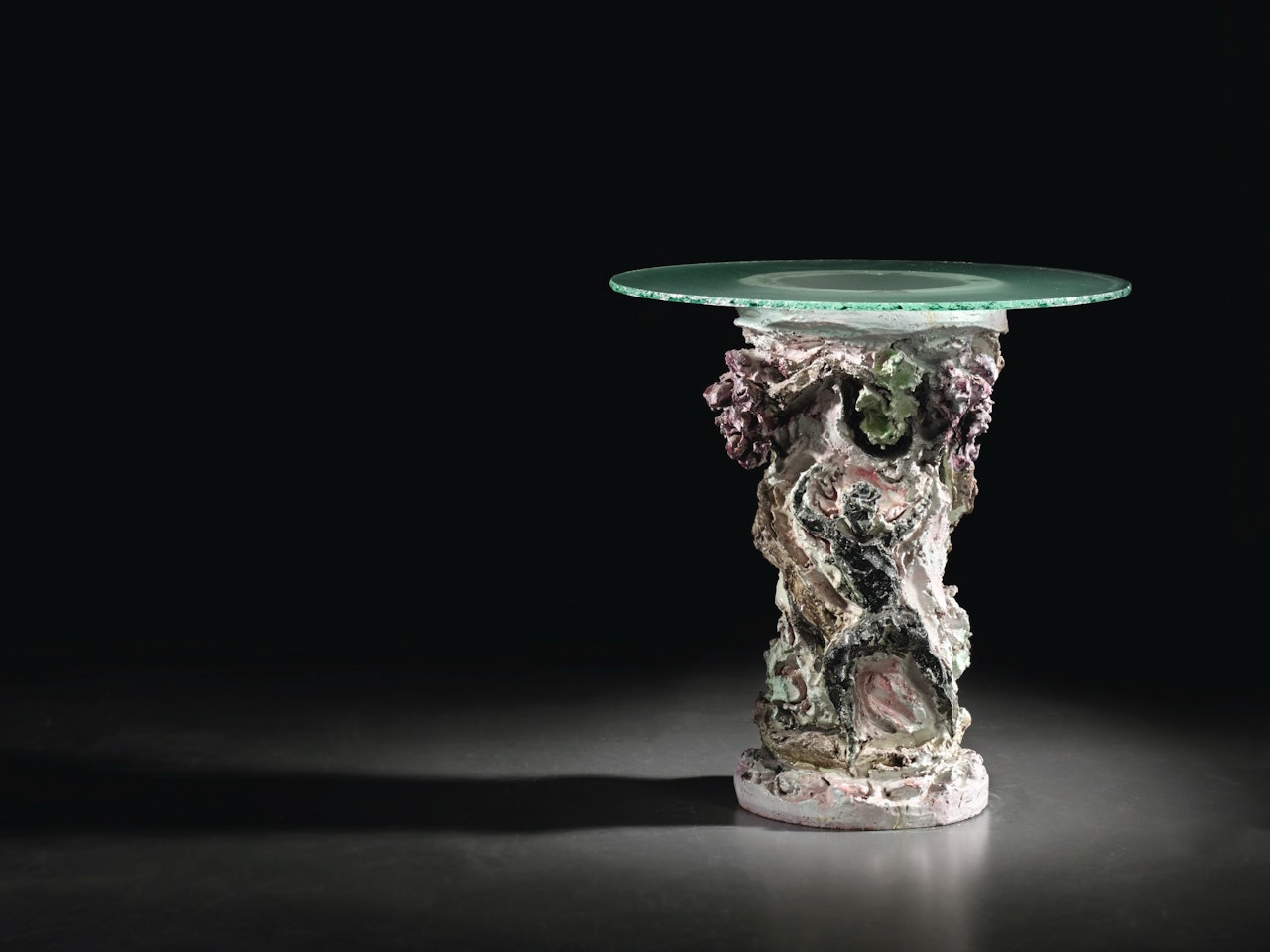 GAMBA DI TAVOLINO by Lucio Fontana