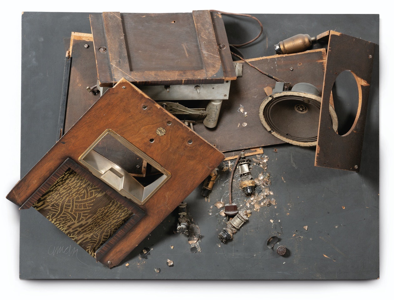 UNTITLED (COLÈRE DE RADIO)  by Arman