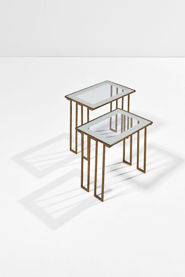 ENSEMBLE DE DEUX TABLES GIGOGNES ‘CRÉNEAUX’ by Jean Royere