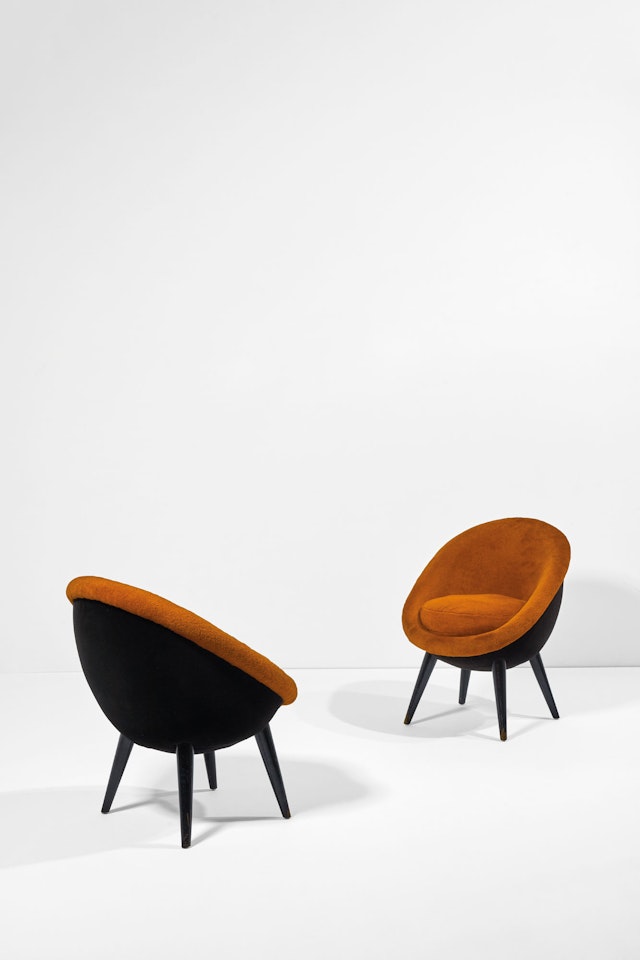 PAIRE DE FAUTEUILS 'ŒUF', VERSION HAUTE by Jean Royere