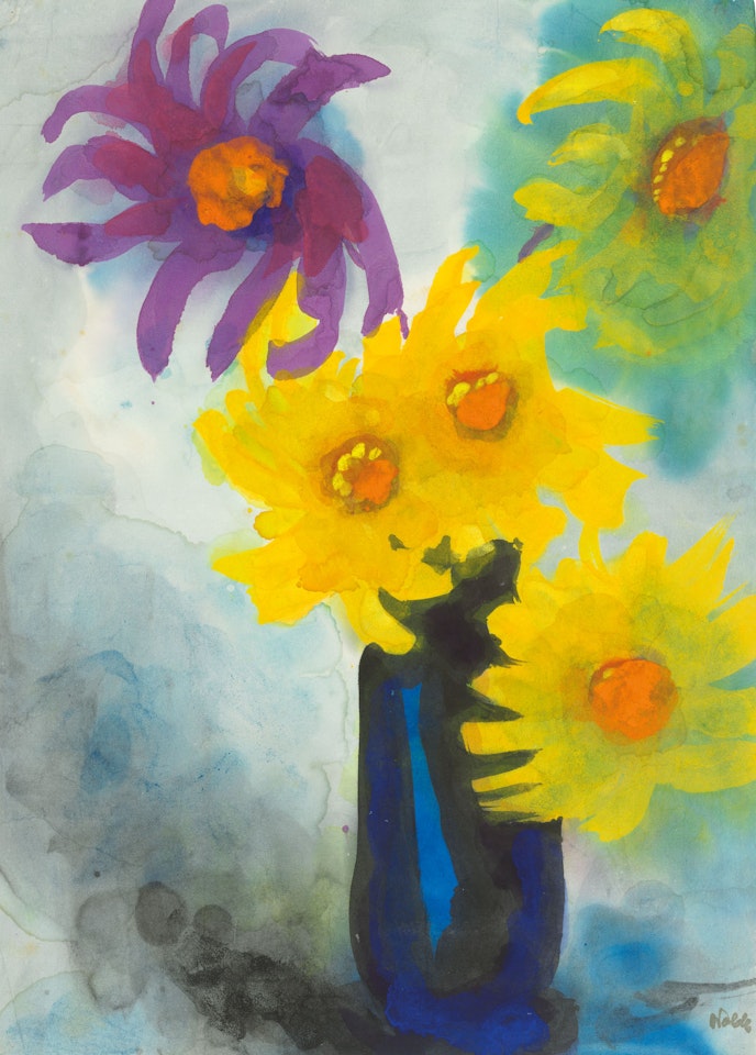 Dahlien (gelb un violett) in blauer Vase by Emil Nolde