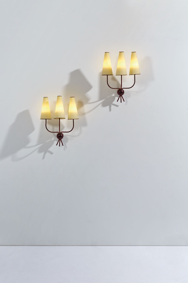 ENSEMBLE DE TROIS APPLIQUES À TROIS LUMIÈRES 'HIRONDELLE' by Jean Royere