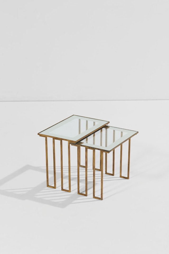 ENSEMBLE DE DEUX TABLES GIGOGNES ‘CRÉNEAUX’ by Jean Royere