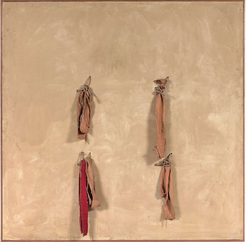 QUATRE CHIFFONS ROUGES by Antoni Tapies