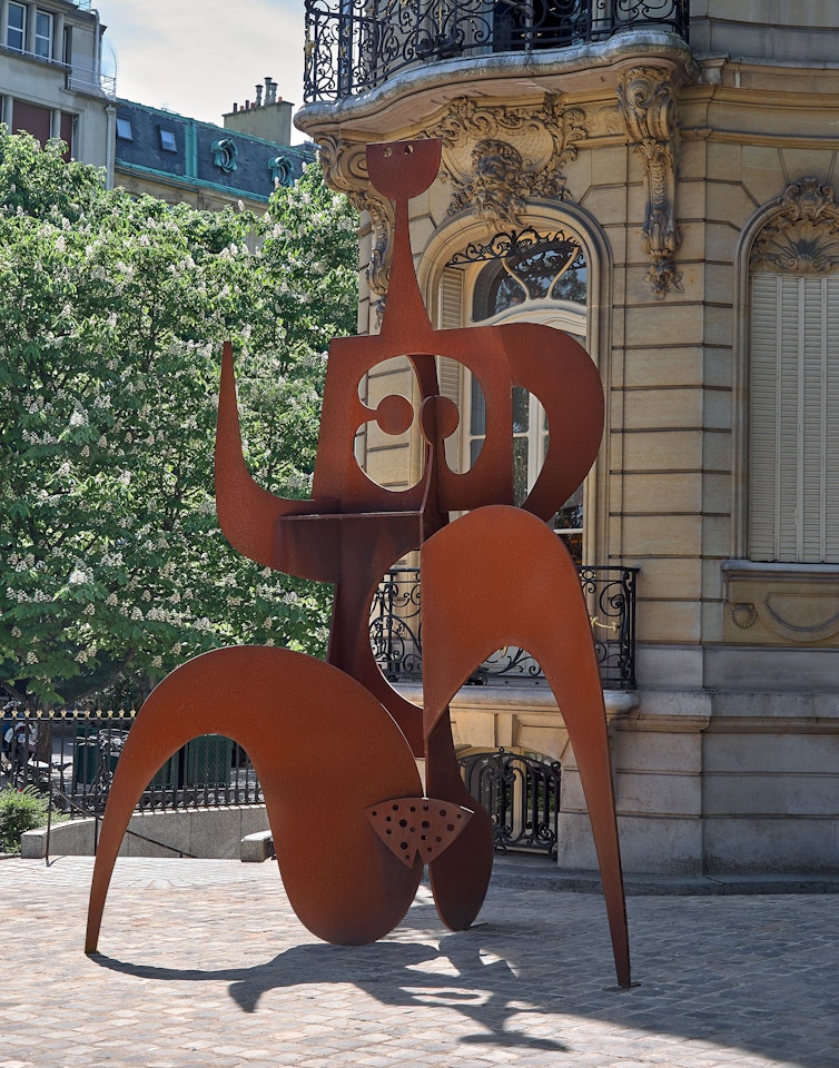 MARATHONIENNE by Philippe Hiquily