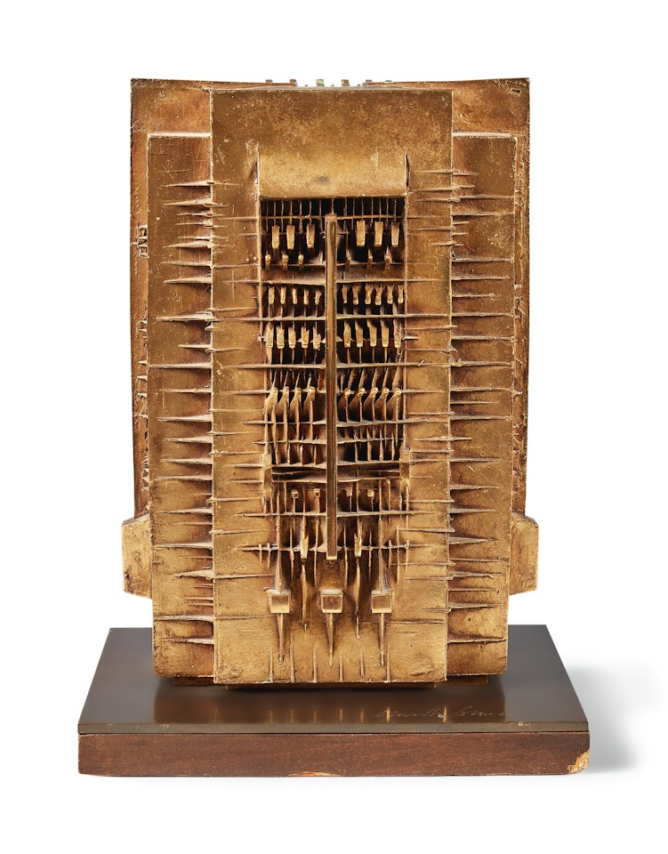 LA MACCHINA by Arnaldo Pomodoro