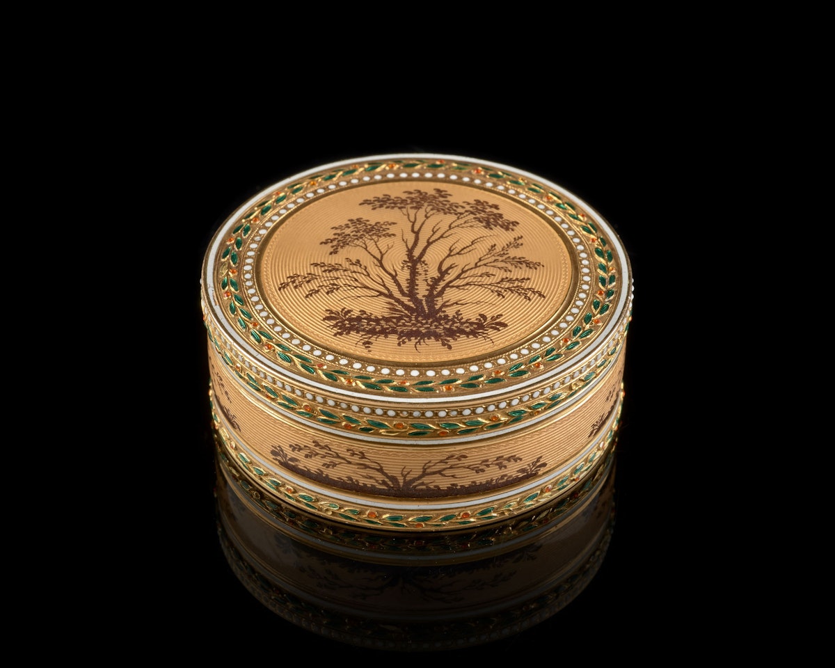 TABATIÈRE OVALE EN ORS DE COULEUR, Paris 1771-1772 by Anonymous