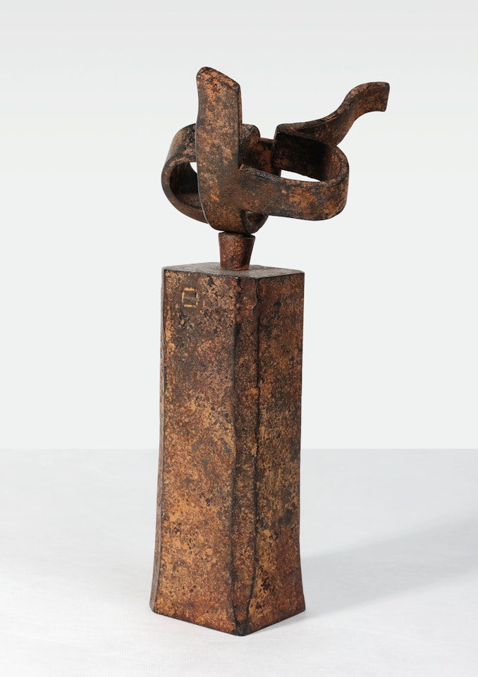ESTELA YUNQUE by Eduardo Chillida
