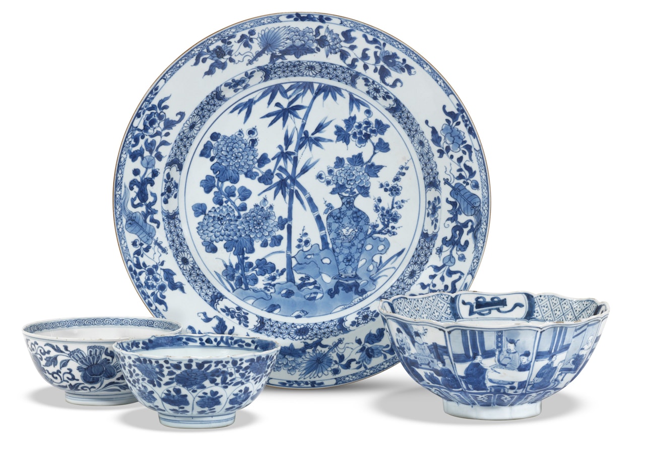 A LARGE BLUE AND WHITE DISH AND THREE BLUE AND WHITE BOWLS by Anonymous