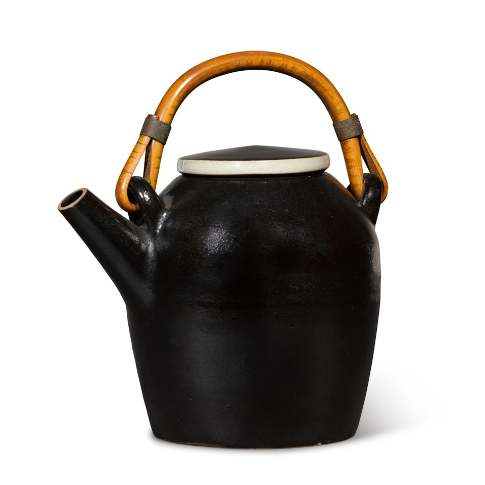 TEAPOT WITH LID by Lucie Rie