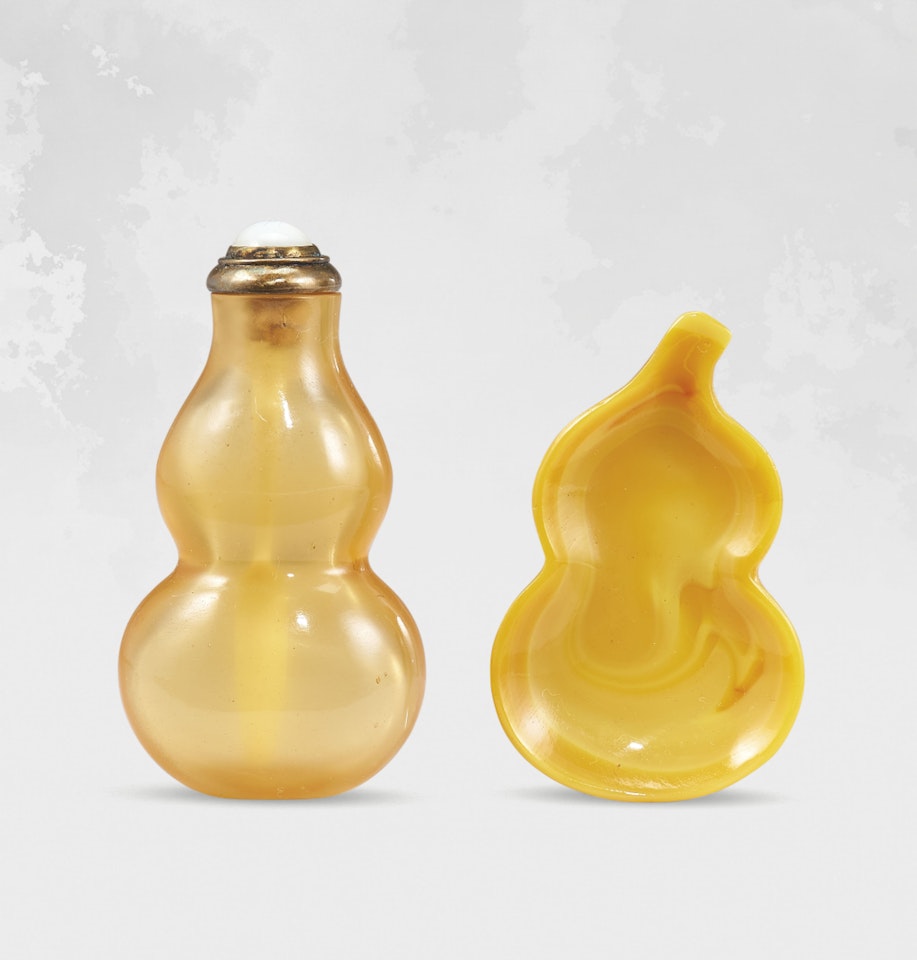A ‘WINE YELLOW’ GLASS DOUBLE-GOURD FORM SNUFF BOTTLE by Anonymous
