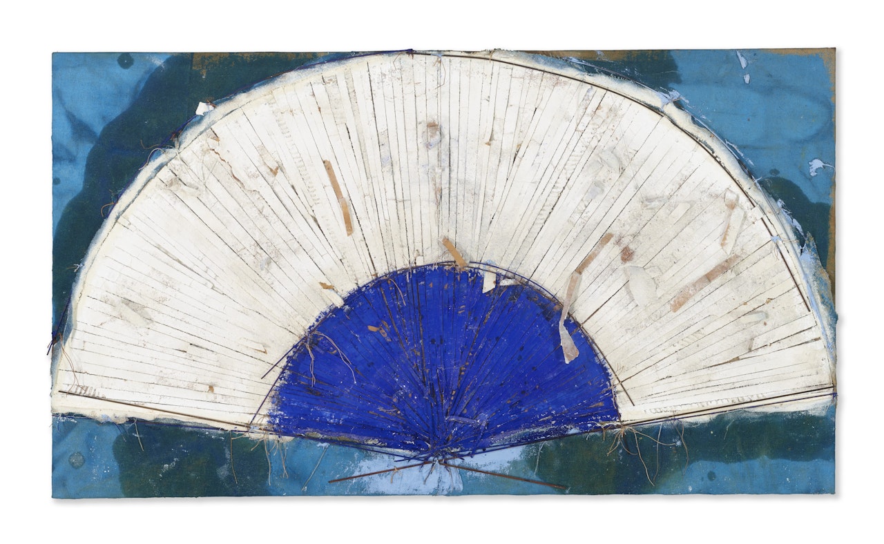 Abanico Blanco y Azul by Manolo Valdés