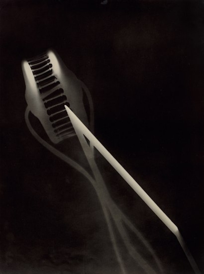 Fotogramm by László Moholy-Nagy