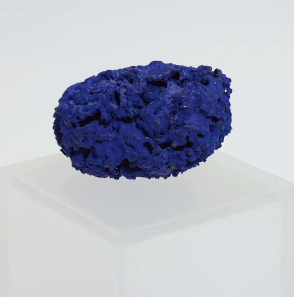 Sculpture Éponge bleue sans titre (SE 281) by Yves Klein