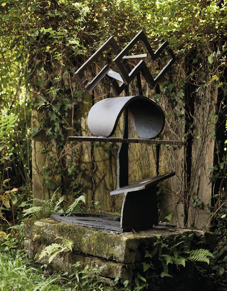 Château noir by Mark di Suvero