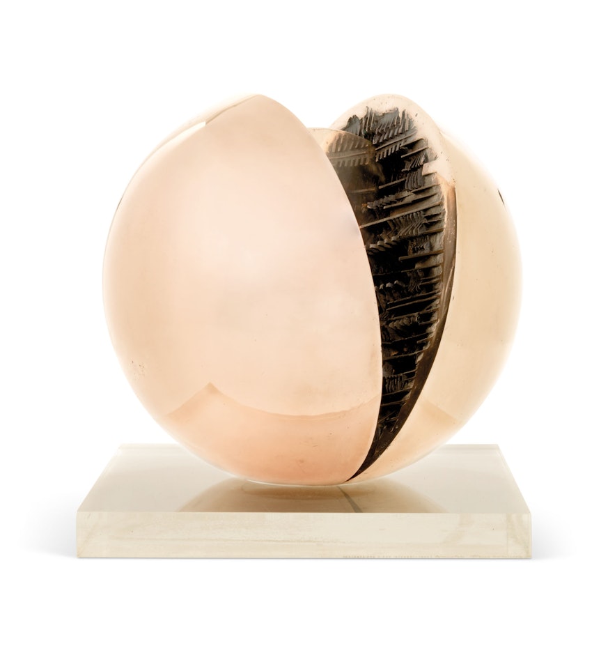 Rotante con disco interno by Arnaldo Pomodoro