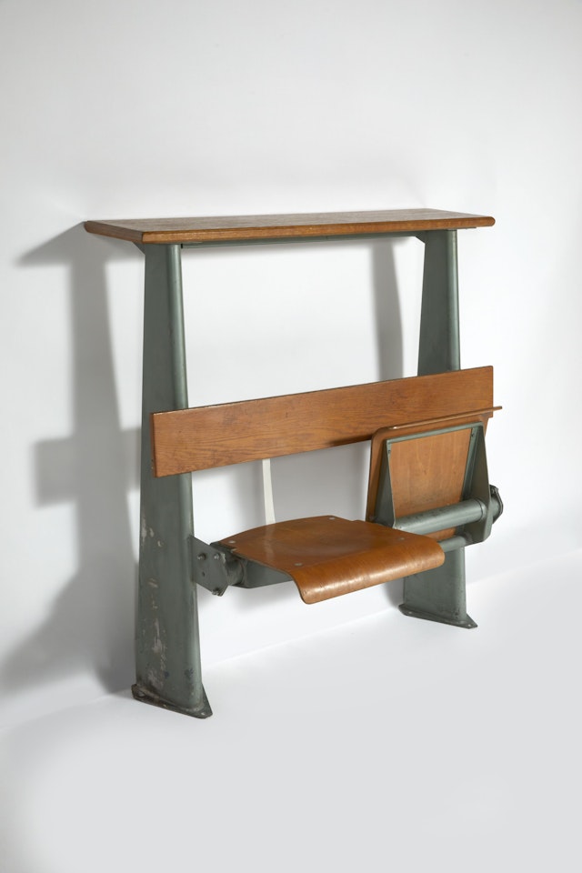 Banc d'amphithéâtre à deux sièges by Jean Prouvé