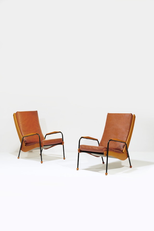 PAIRE DE FAUTEUILS 'N. 350' OU 'VISITEUR' by Jean Prouvé