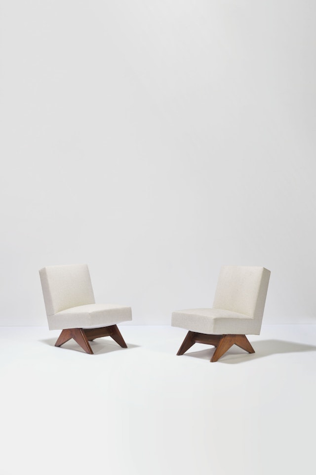 PAIRE DE CHAUFFEUSES by Pierre Jeanneret