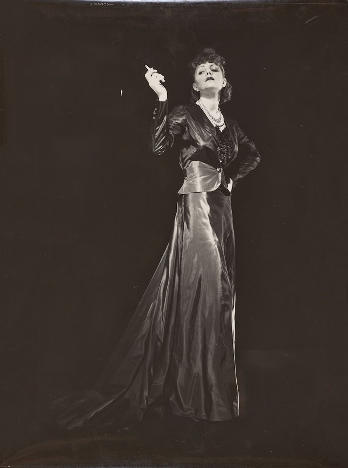 Mode (ensemble du soir en taffetas bleu nuit de Mainbocher), 1936 by Man Ray