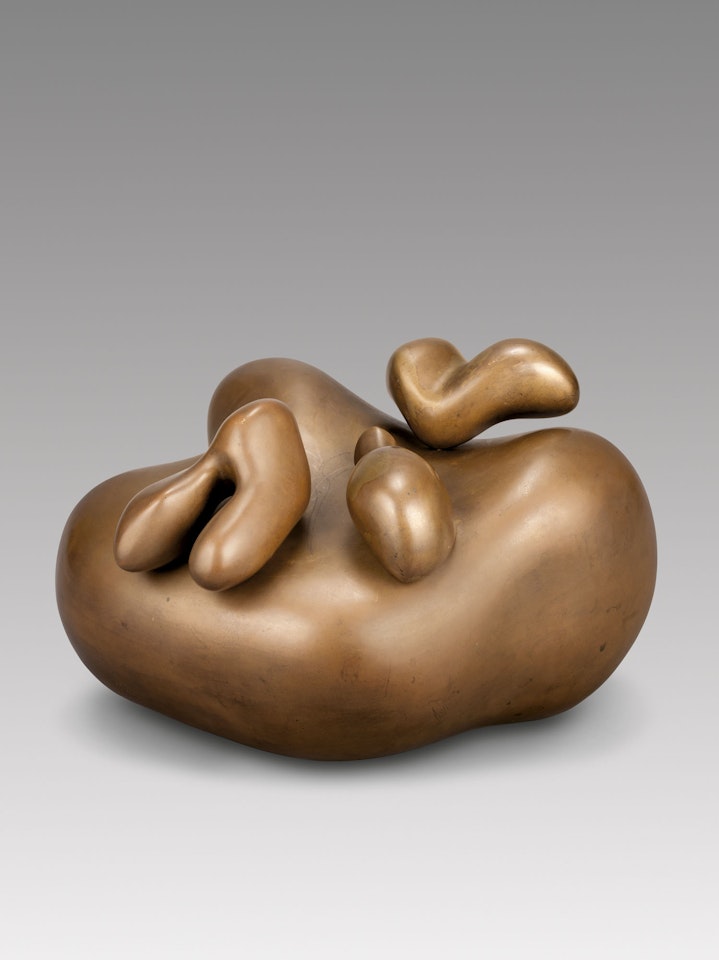 TROIS OBJETS DÉSAGRÉABLES SUR UNE FIGURE by Jean Arp