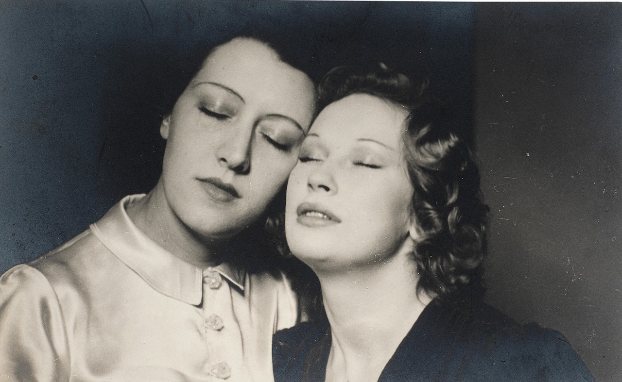 Le rêve (Consuelo de Saint-Exupéry et Georgette Hugnet) by Man Ray