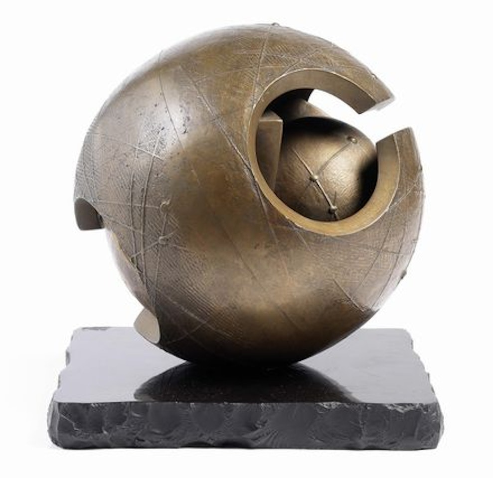 Guscio by Giò Pomodoro