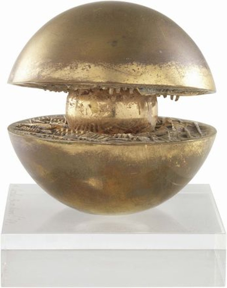 Rotante con sfera interna by Arnaldo Pomodoro