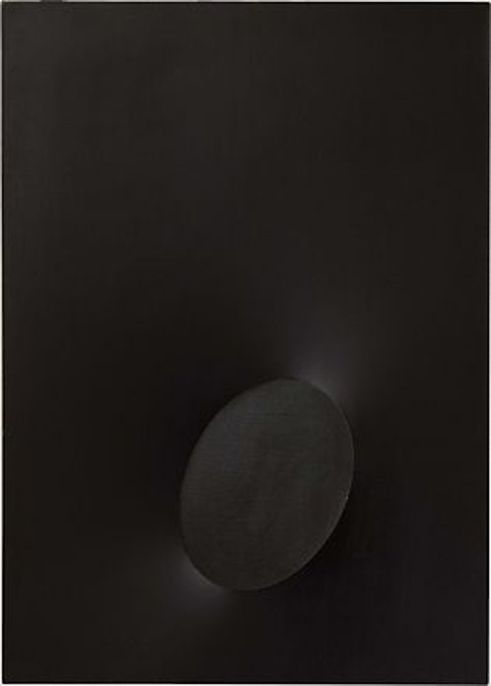 Un ovale nero by Turi Simeti