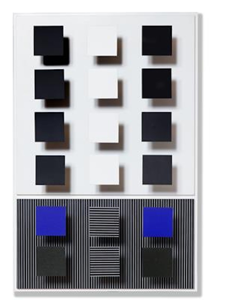 Tres pequeñas columnas by Jesus Rafael Soto